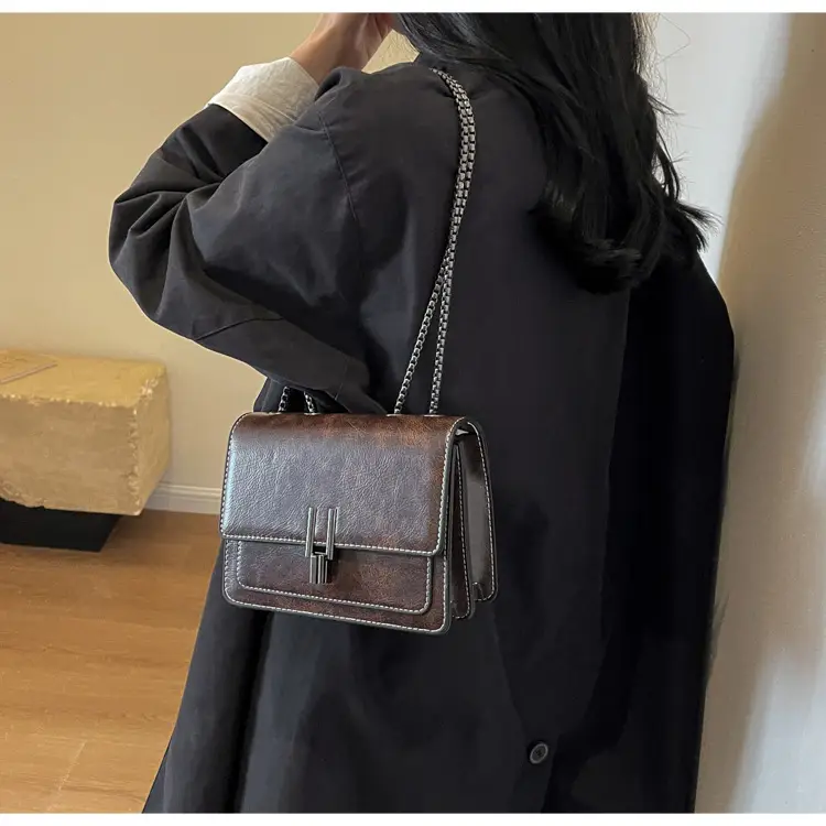 Women's Brown Leather Chain Crossbody Bag 2024 — feature 12