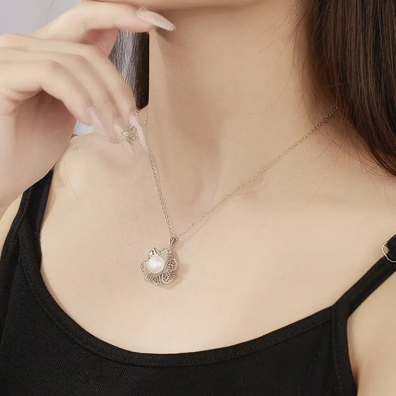 2024 Pearl Pendant with Retro Flower Design - Image 3