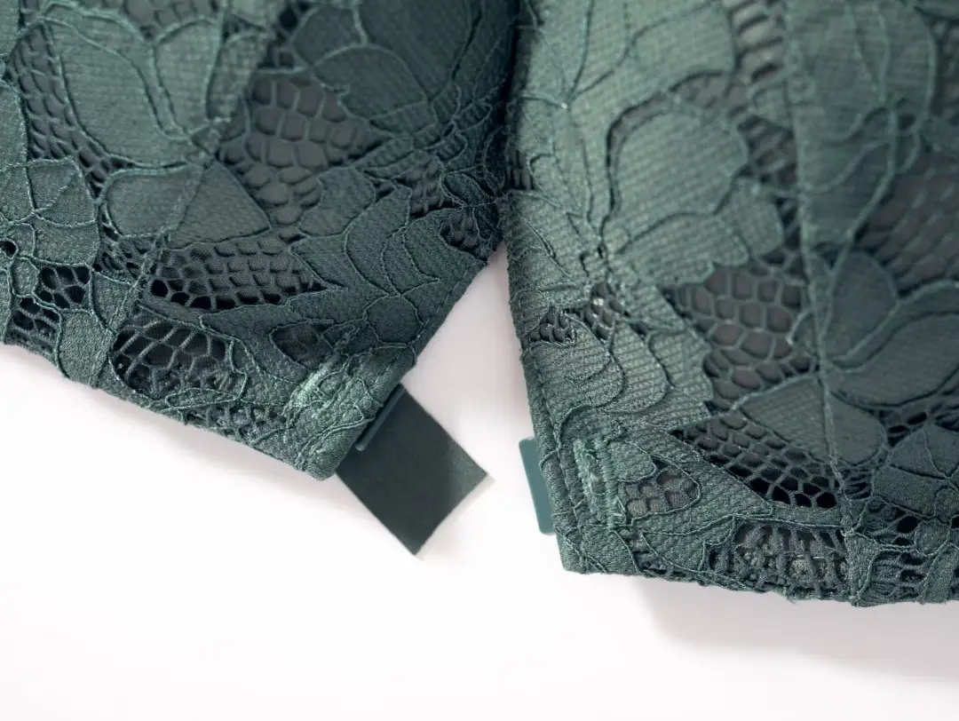 Black Lace Intimate Push-Up Bra with Adjustable Straps — feature 17