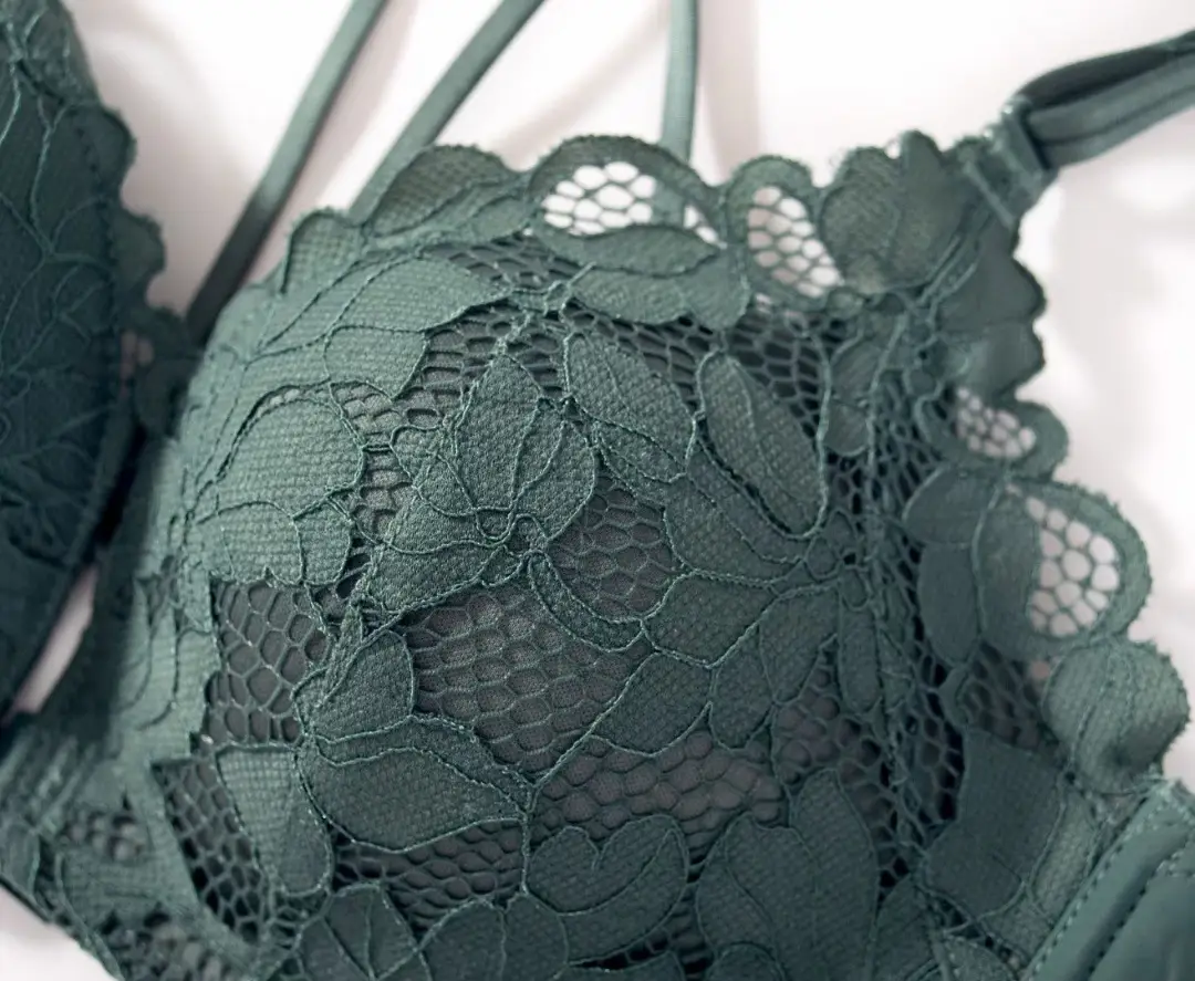 Black Lace Intimate Push-Up Bra with Adjustable Straps — feature 18
