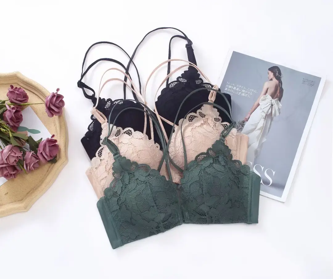 Black Lace Intimate Push-Up Bra with Adjustable Straps — feature 4