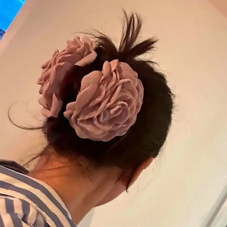 Black Rose Claw Clip for Hair — feature 2