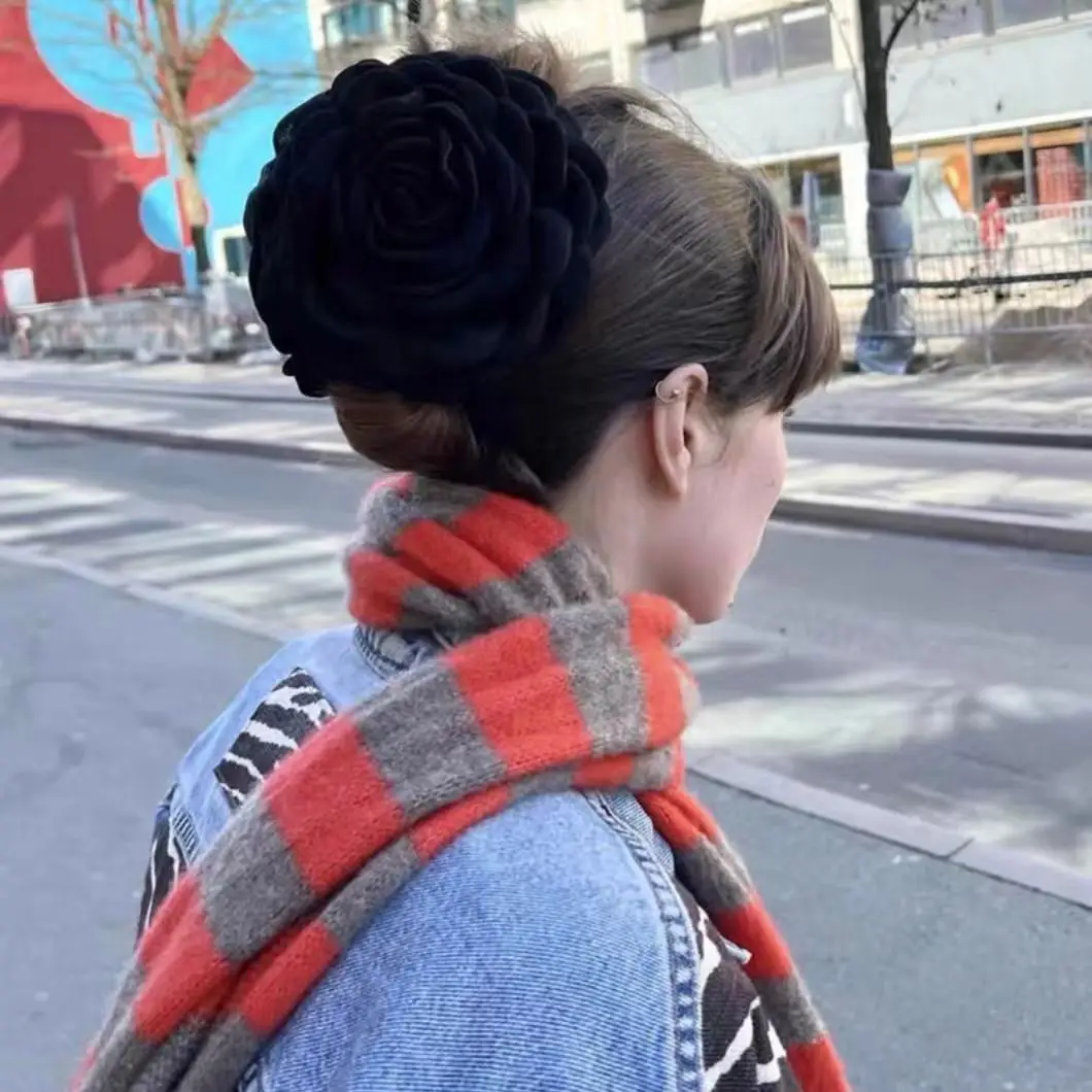 Black Rose Claw Clip for Hair — feature 6