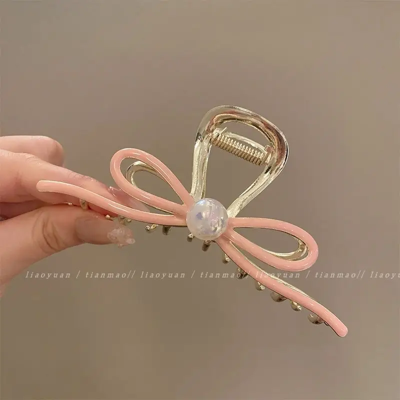 Golden Daisy Hairpin with Green Leaf Design - Image 41