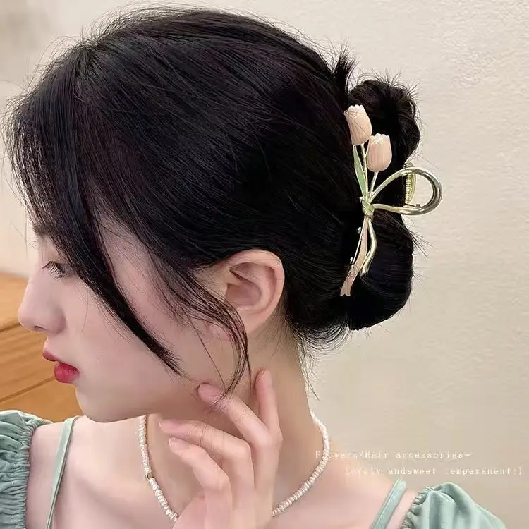 Golden Daisy Hairpin with Green Leaf Design - Image 8