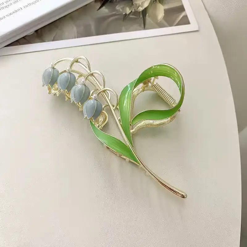 Golden Daisy Hairpin with Green Leaf Design - Image 13