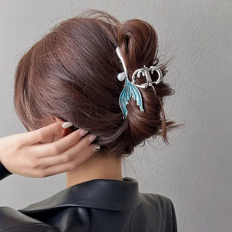 Golden Daisy Hairpin with Green Leaf Design - Image 2