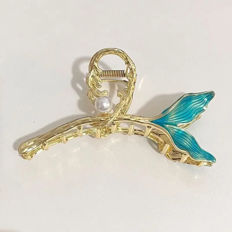 Golden Daisy Hairpin with Green Leaf Design - Image 3