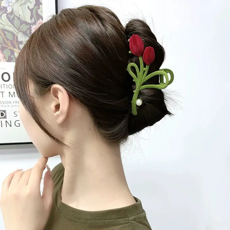 Golden Daisy Hairpin with Green Leaf Design - Image 35