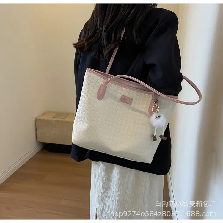 Women Large Capacity Black PU Leather Commuter Bag — feature 14