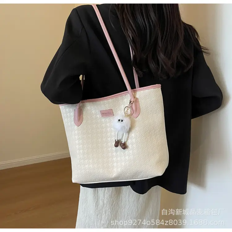 Women Large Capacity Black PU Leather Commuter Bag — feature 15