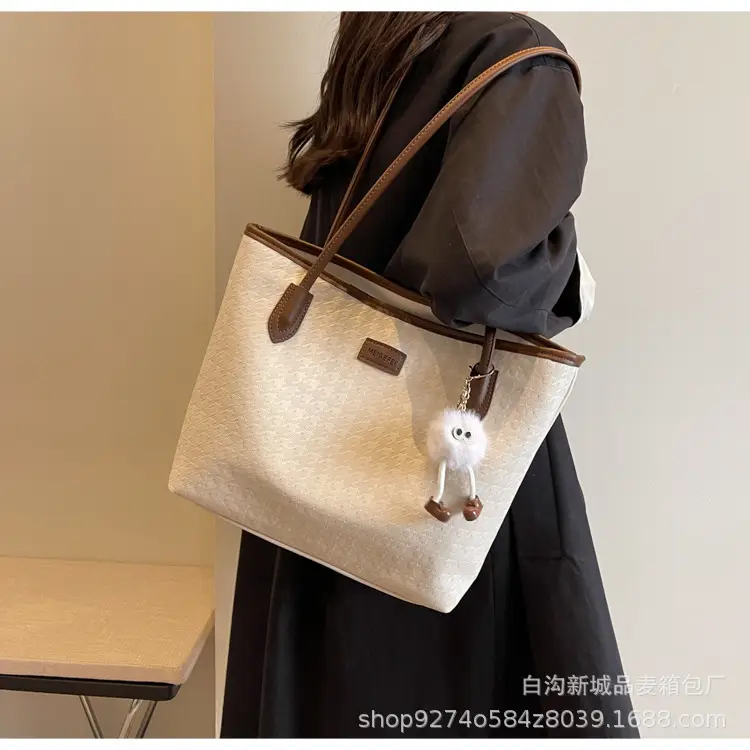Women Large Capacity Black PU Leather Commuter Bag — feature 17