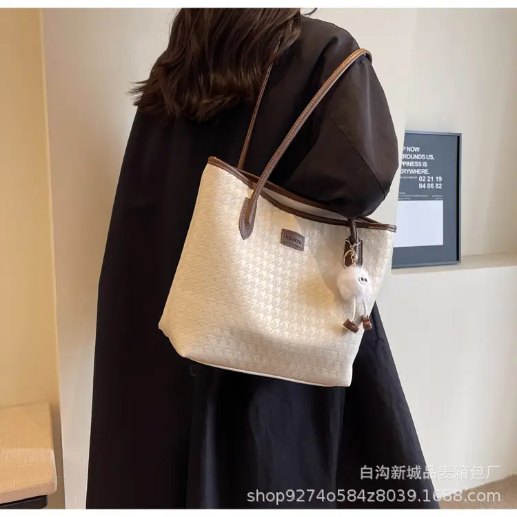 Women Large Capacity Black PU Leather Commuter Bag — feature 18