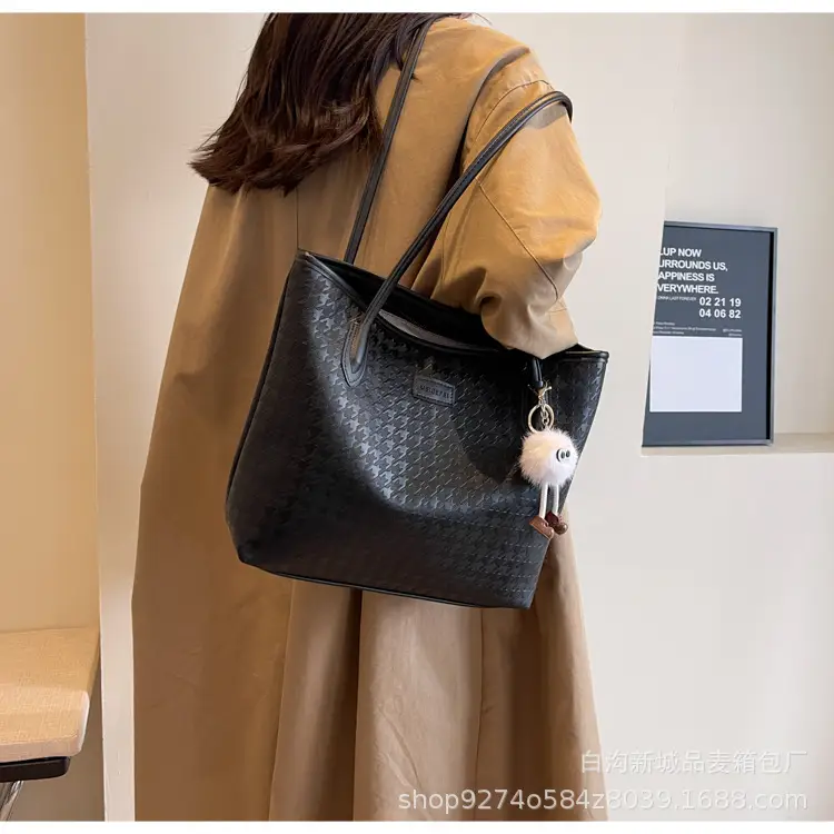 Women Large Capacity Black PU Leather Commuter Bag — feature 21