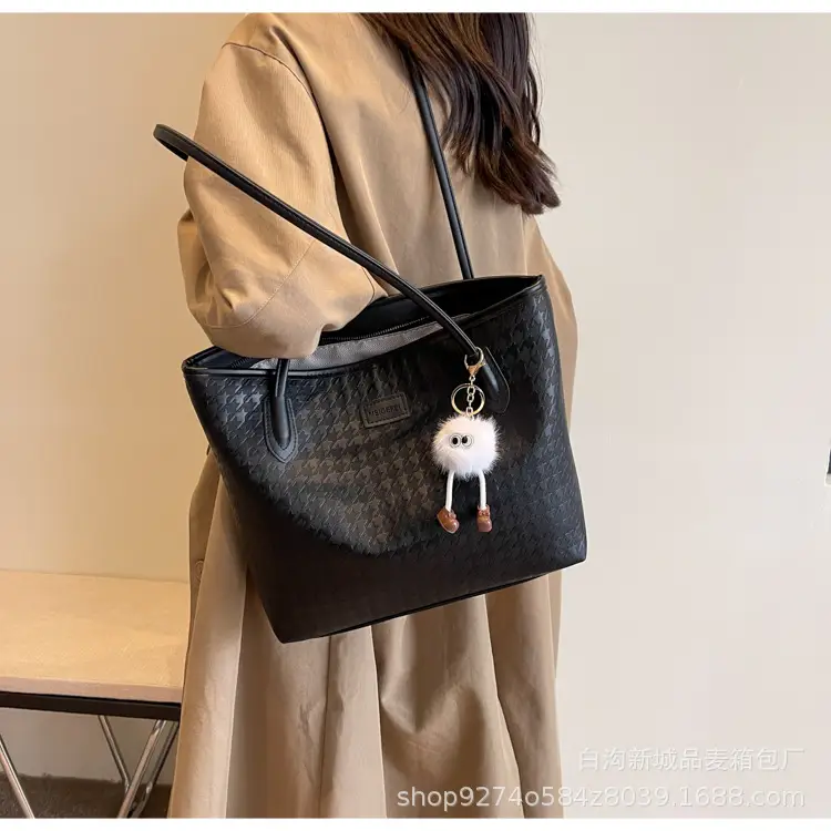 Women Large Capacity Black PU Leather Commuter Bag — feature 22
