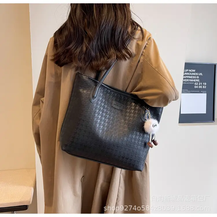 Women Large Capacity Black PU Leather Commuter Bag — feature 24