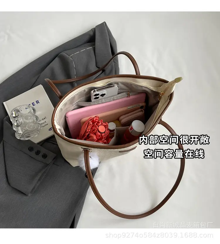 Women Large Capacity Black PU Leather Commuter Bag — feature 8