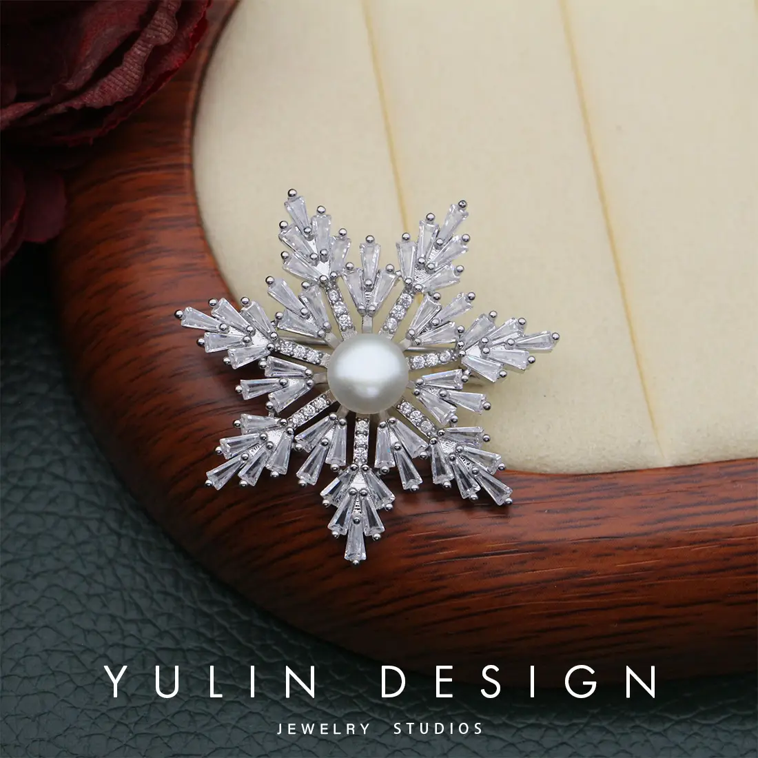 Freshwater Pearl Snowflake Coat Brooch High-end Women's Corsage Light Luxury Design - Image 4