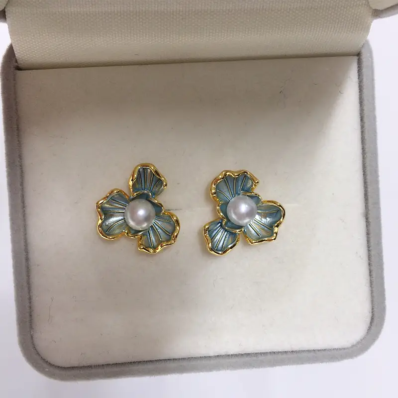 18K Gold Pearl Flower Earrings for Women — feature 2