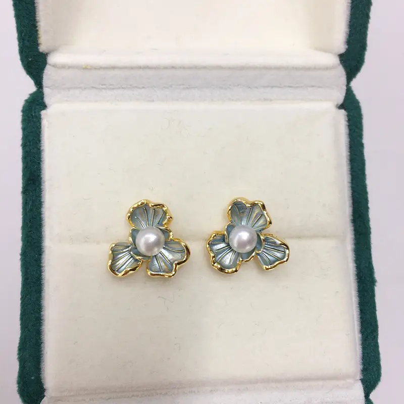 18K Gold Pearl Flower Earrings for Women — feature 4
