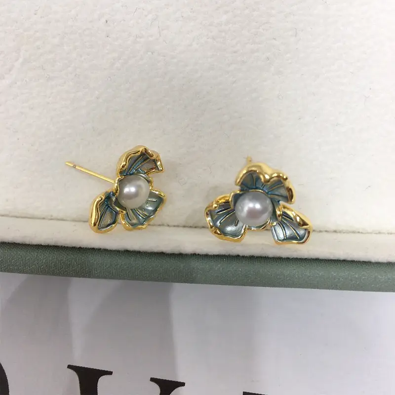 18K Gold Pearl Flower Earrings for Women — feature 8