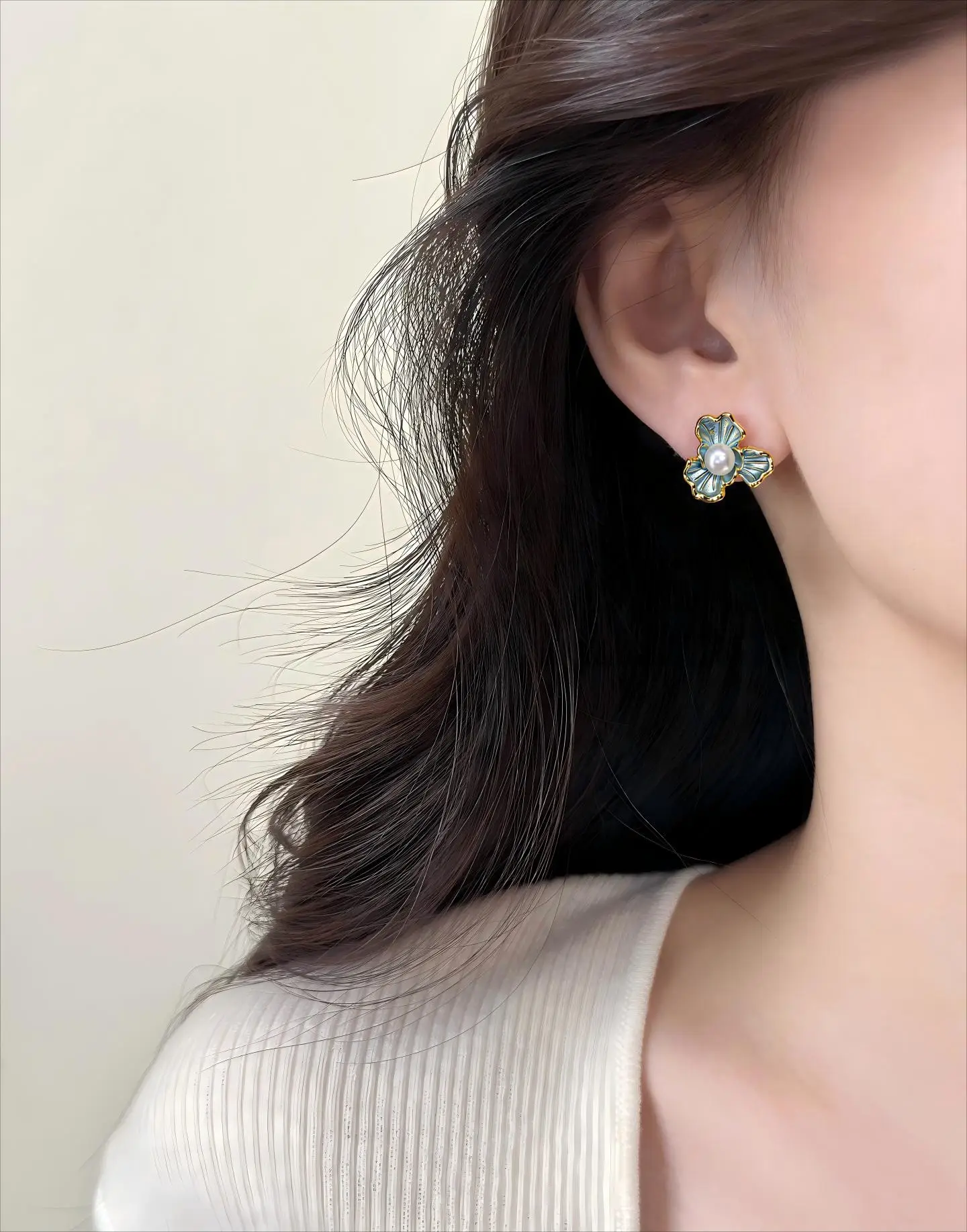 18K Gold Pearl Flower Earrings for Women — feature 9