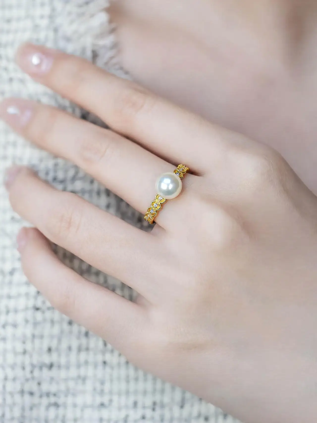 18K Gold Pearl Open Ring Bracelet for Women — feature 9