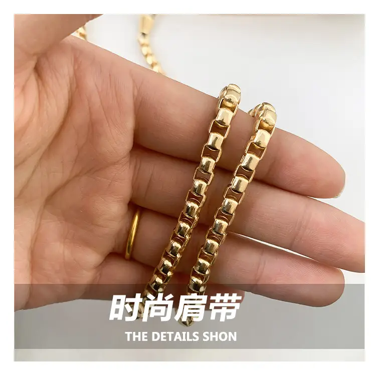 Black Rhombus Chain Shoulder Bag for Women — feature 3