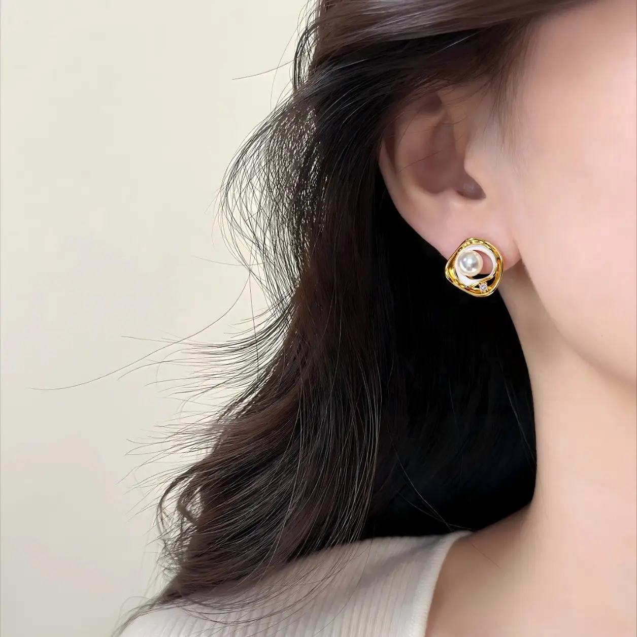 18K Gold Pearl Earrings for Women - Image 4