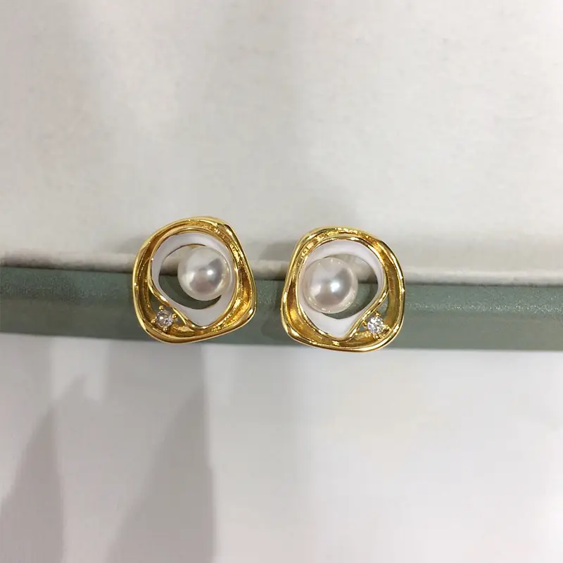 18K Gold Pearl Earrings for Women — feature 9