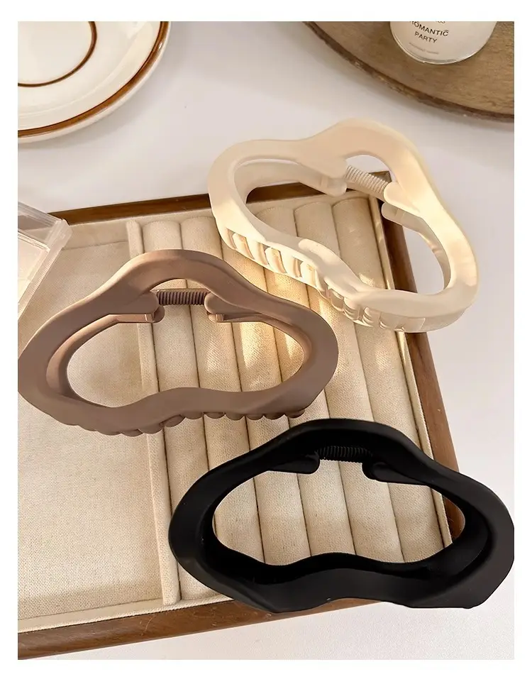 Black Cloud Clip for Women's Hairpin and Headset — feature 3