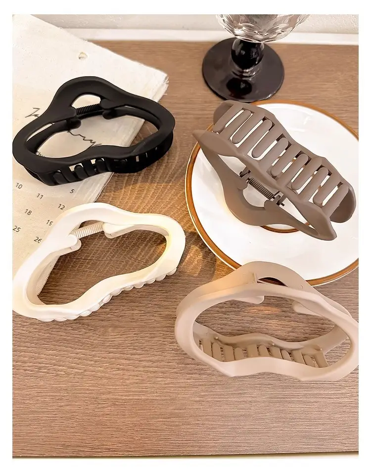 Black Cloud Clip for Women's Hairpin and Headset — feature 4