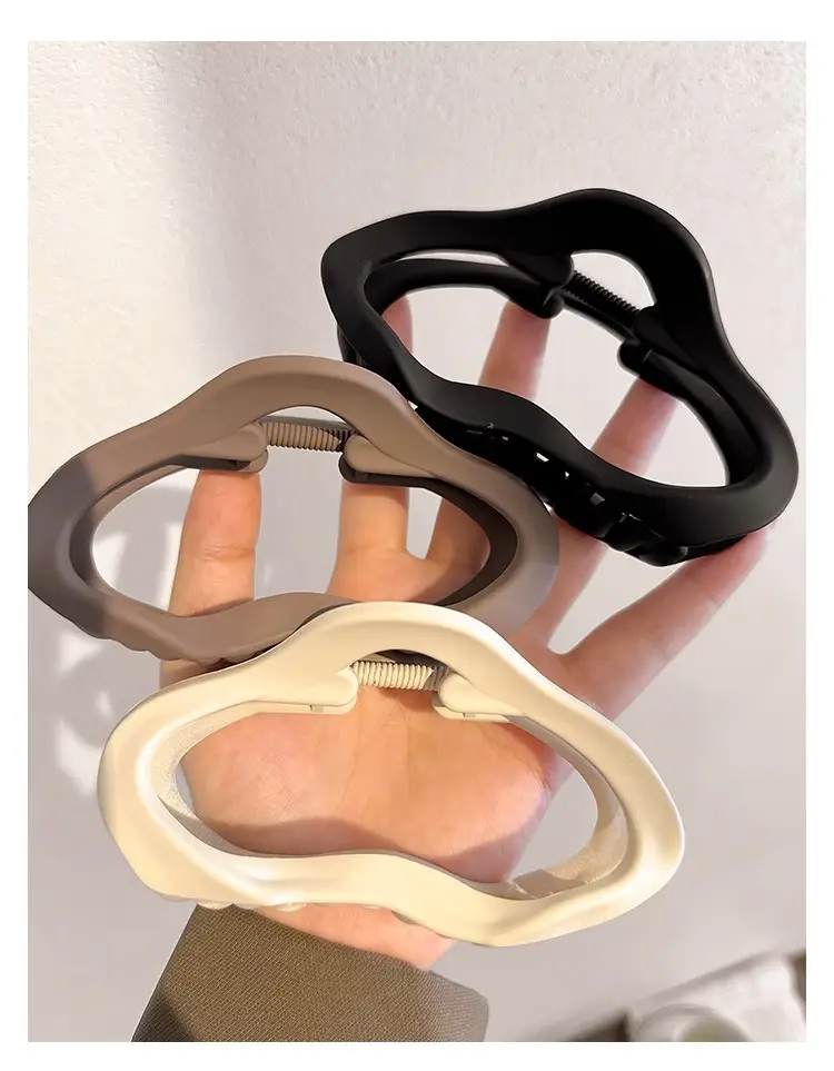 Black Cloud Clip for Women's Hairpin and Headset — feature 5