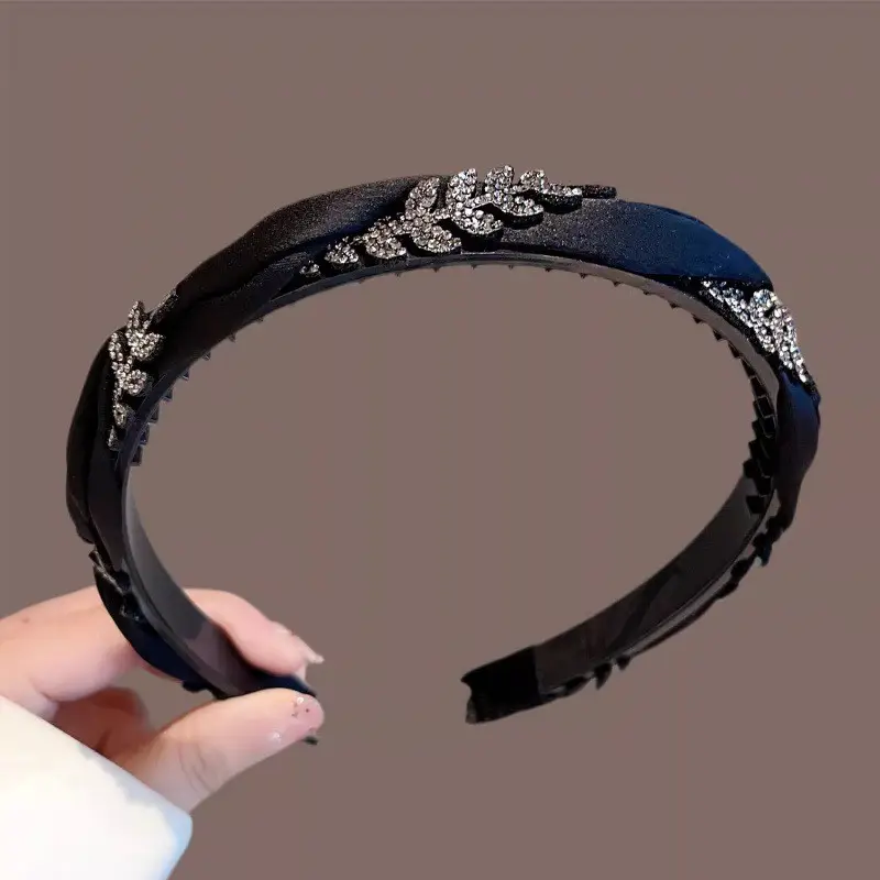 Black Crisp Crystal Wide Brim Hairpin for Women - Image 2