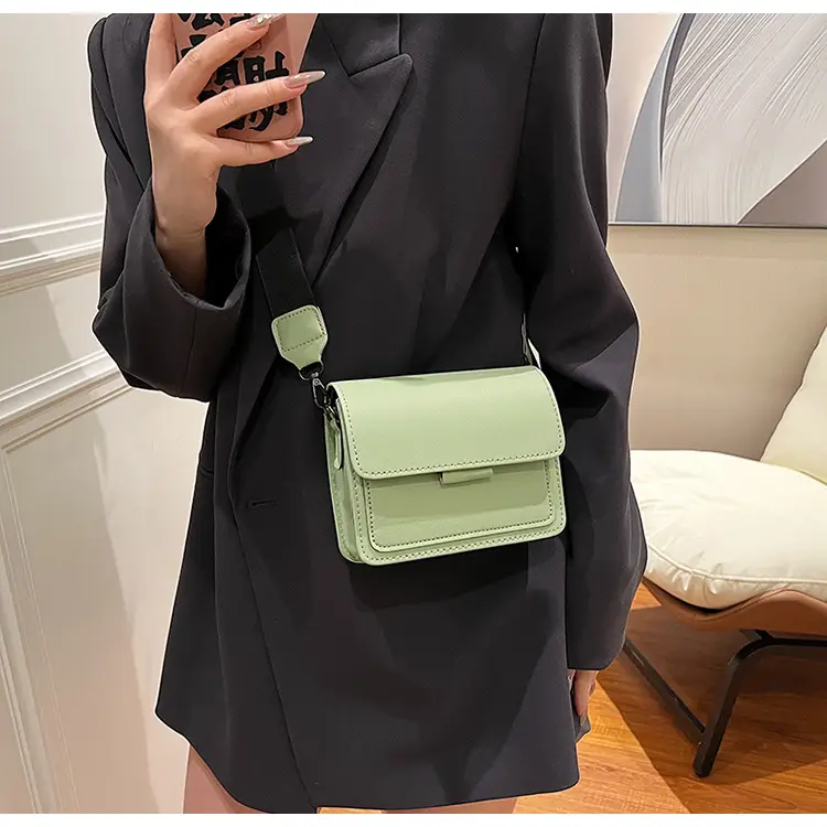New Small Crossbody Bag for Women Brown 2022 — feature 21