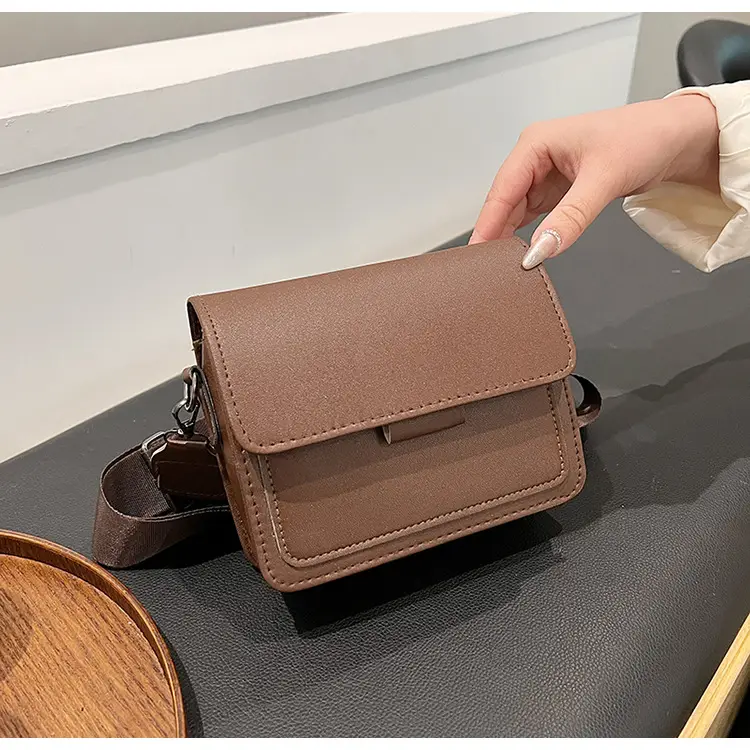 New Small Crossbody Bag for Women Brown 2022 — feature 32
