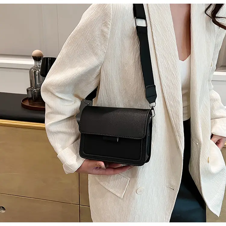 New Small Crossbody Bag for Women Brown 2022 — feature 37