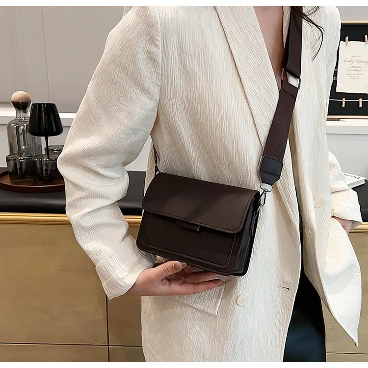 New Small Crossbody Bag for Women Brown 2022 — feature 41