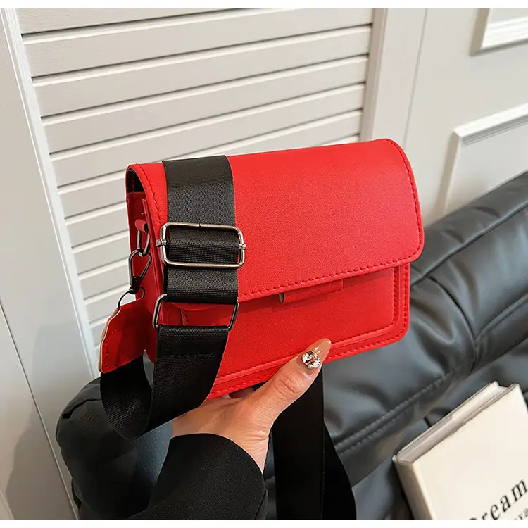 New Small Crossbody Bag for Women Brown 2022 — feature 48
