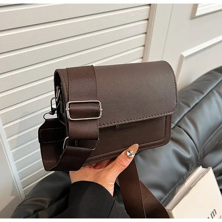 New Small Crossbody Bag for Women Brown 2022 — feature 51