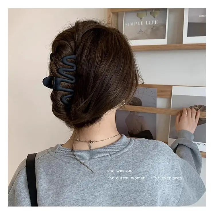 High-Grade Wave Shark Hair Clip for Women — feature 10