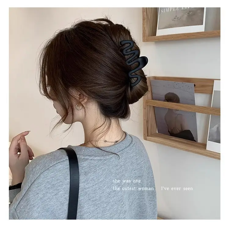 High-Grade Wave Shark Hair Clip for Women — feature 7