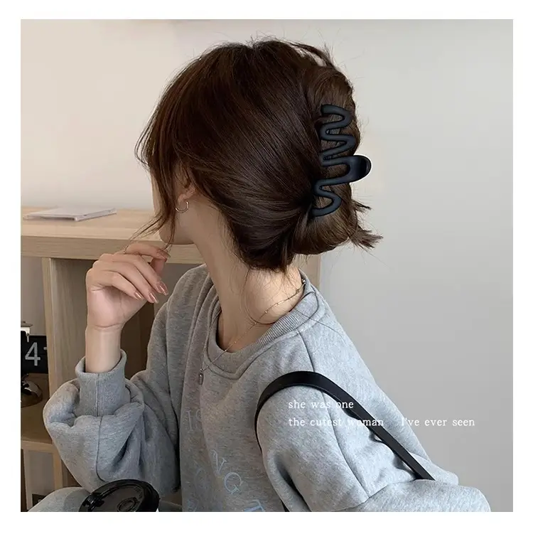 High-Grade Wave Shark Hair Clip for Women — feature 8
