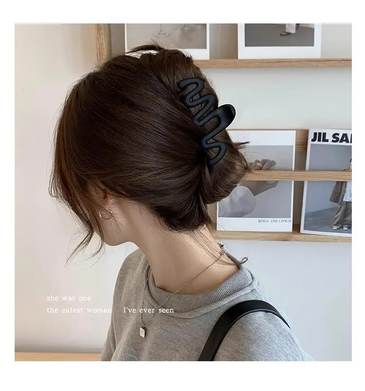 High-Grade Wave Shark Hair Clip for Women — feature 9