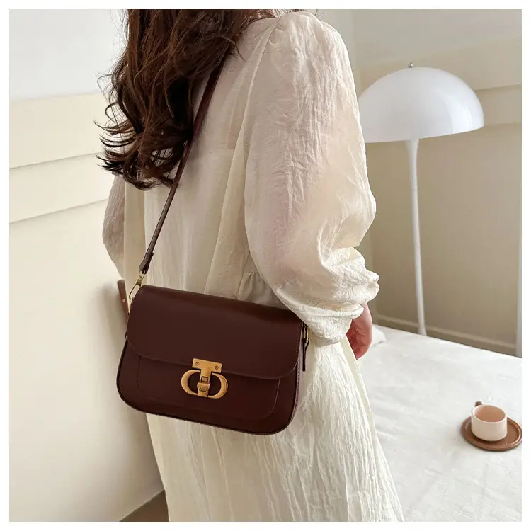 Retro Style Women's Shoulder Bag Beige Gold Clasp — feature 13