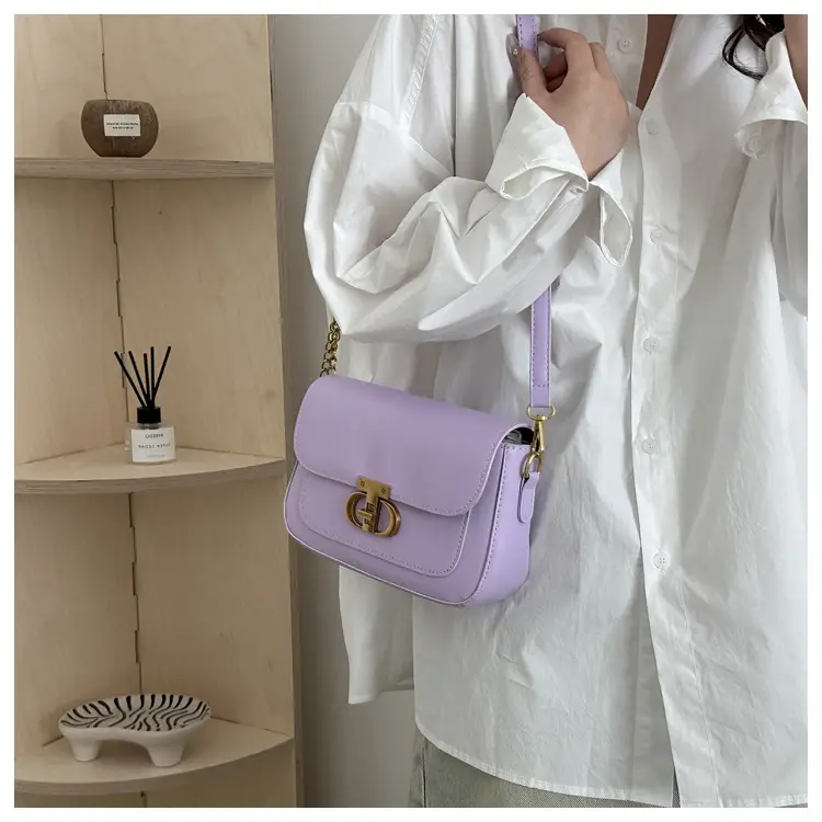 Retro Style Women's Shoulder Bag Beige Gold Clasp — feature 17
