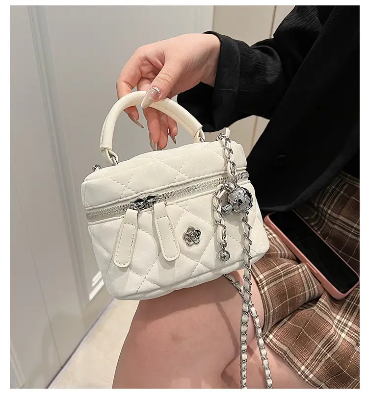 White Rhombic Chain Mini Shoulder Bag for Women — feature 1