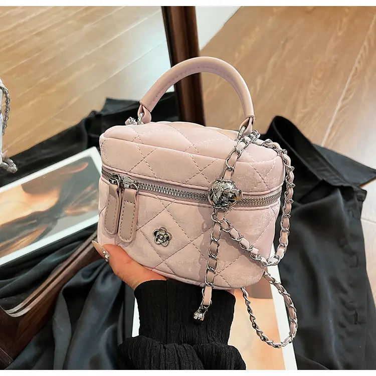 White Rhombic Chain Mini Shoulder Bag for Women — feature 11