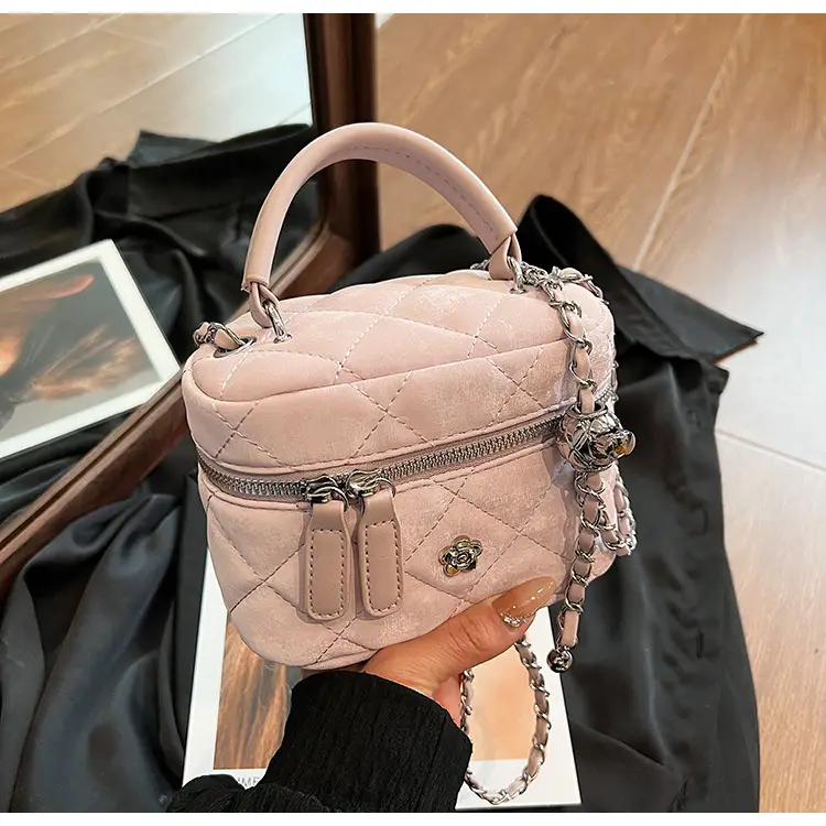 White Rhombic Chain Mini Shoulder Bag for Women — feature 12