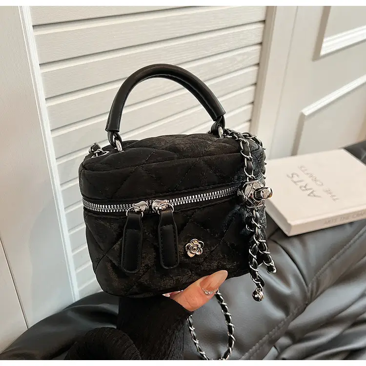 White Rhombic Chain Mini Shoulder Bag for Women — feature 13